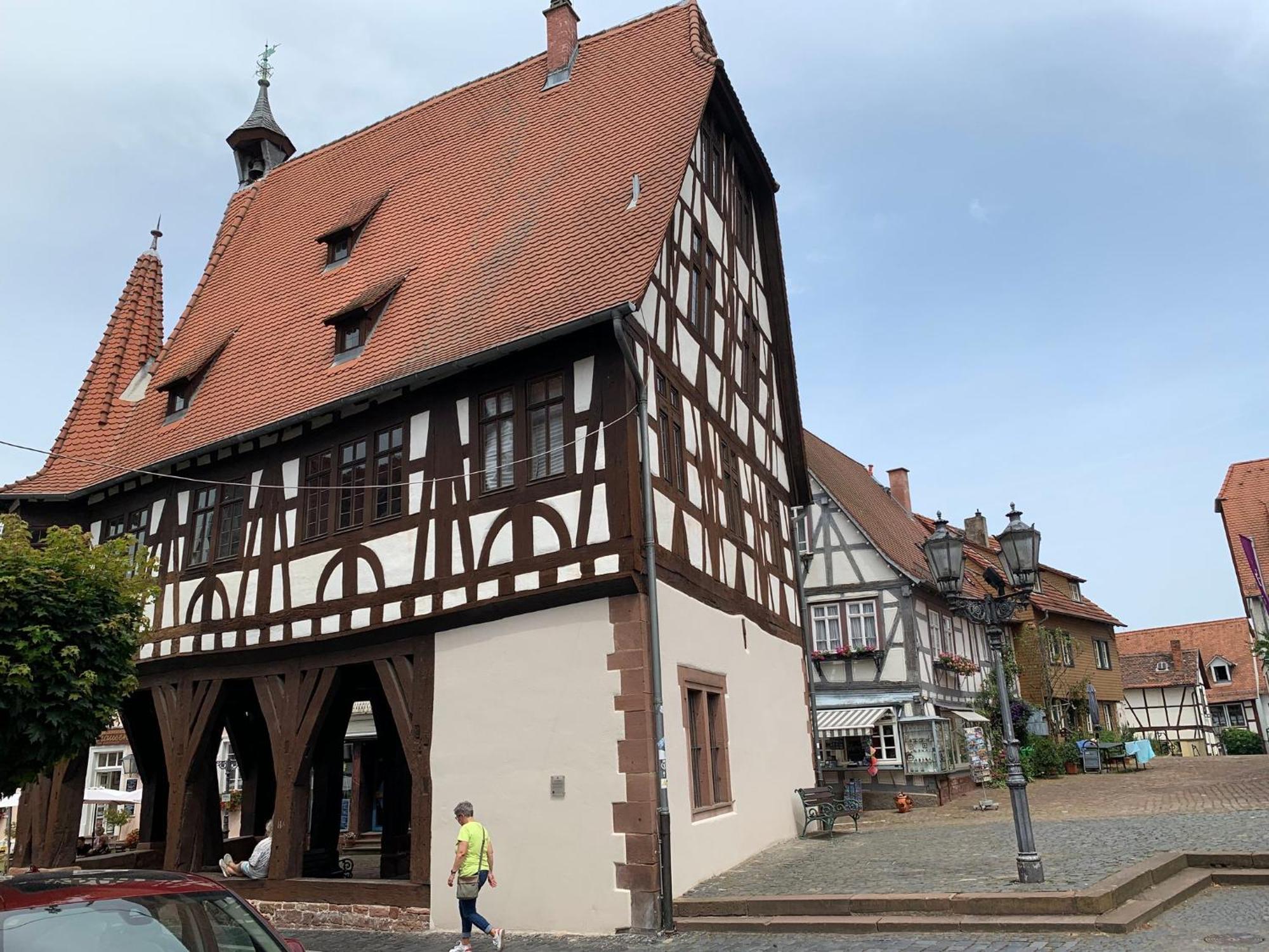 Apartment Am Historischen Rathaus Michelstadt Esterno foto